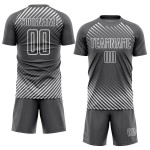 Maillot de football personnalisé à sublimation, lignes diagonales grises et blanches Maillot de football personnalisé à sublimation, lignes diagonales grises et blanches